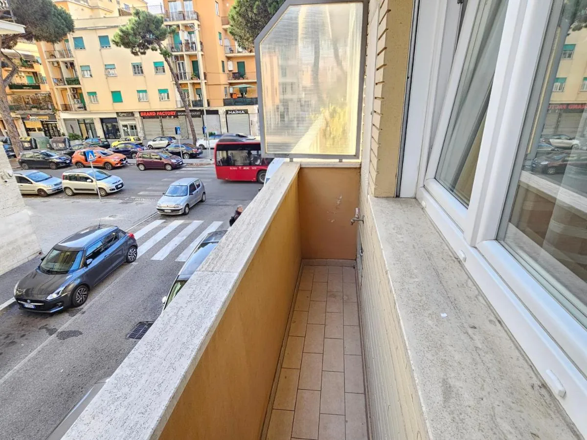 Maremè Guest House — Il balconcino affacciato sulla strada